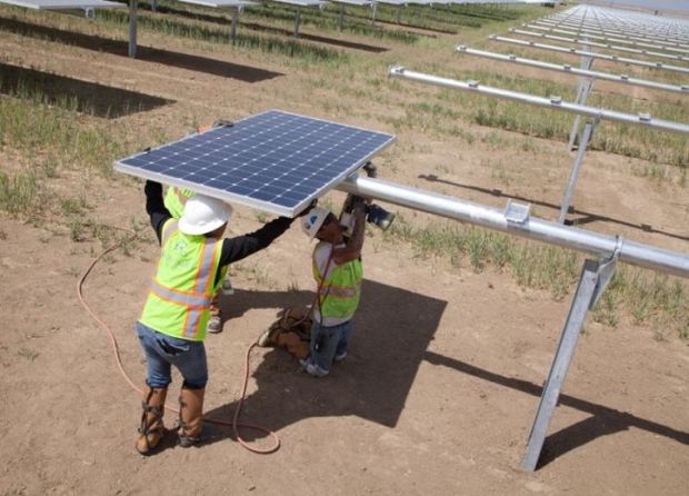 پیش بینی ایجاد 85 نیروگاه خورشیدی برای مددجویان کمیته امداد سمنان