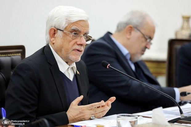 عارف: منابع حاصل از جراحی اقتصادی صرف مصرف کننده نهایی می‌شود/ دولت، شجاعانه با رویکرد حفظ معیشت مردم وارد عمل شد