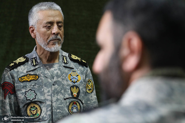 امیر دریادار سیاری: دشمنان همواره در تلاش برای فروپاشی بودند، اما مردم با هم جمع شدند و یکصدا فریاد «ایران، ایران» سر دادند