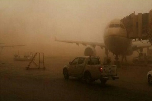 گردوغبار مانع فرود هواپیمای گچساران شد