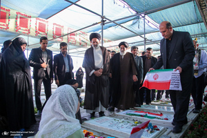 مراسم مهمانی لاله ها در بهشت زهرا (س) تهران