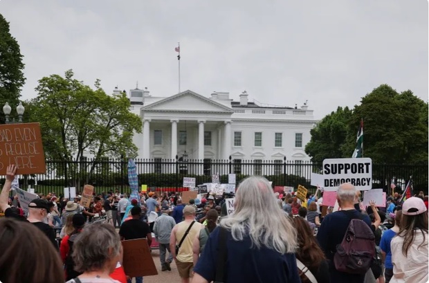 تظاهرات علیه سیاست های ترامپ در سراسر آمریکا 