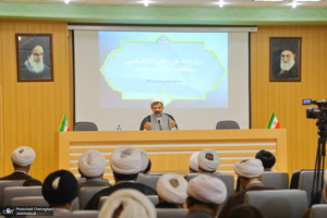 نشست تبیین مکتب امام خمینی با عنوان «جایگاه زن در مکتب فقهی امام(س)»