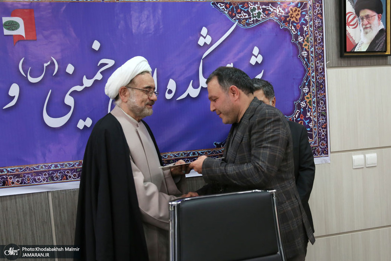 نشست صمیمانه اعضا هیات علمی پژوهشکده امام خمینی و انقلاب اسلامی با تولیت  معزز به مناسبت روز معلم