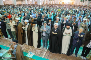 نماز عید سعید فطر در حرم مطهر حضرت معضومه (س)