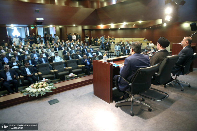 تجدید میثاق وزیر ، معاونان ومسئولان وزارت خارجه با آرمان های حضرت امام (س)