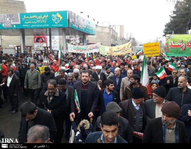 مردم ورامین در راهپیمایی22بهمن فریاد زنده باد ایران سر دادند