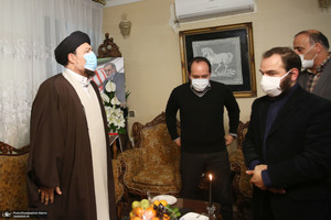 حضور سید حسن خمینی در منزل شهید فخری زاده