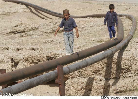روایتی تکان دهنده  از ایرانی‌های فقیری که روی میلیاردها بشکه نفت زندگی می‌کنند
