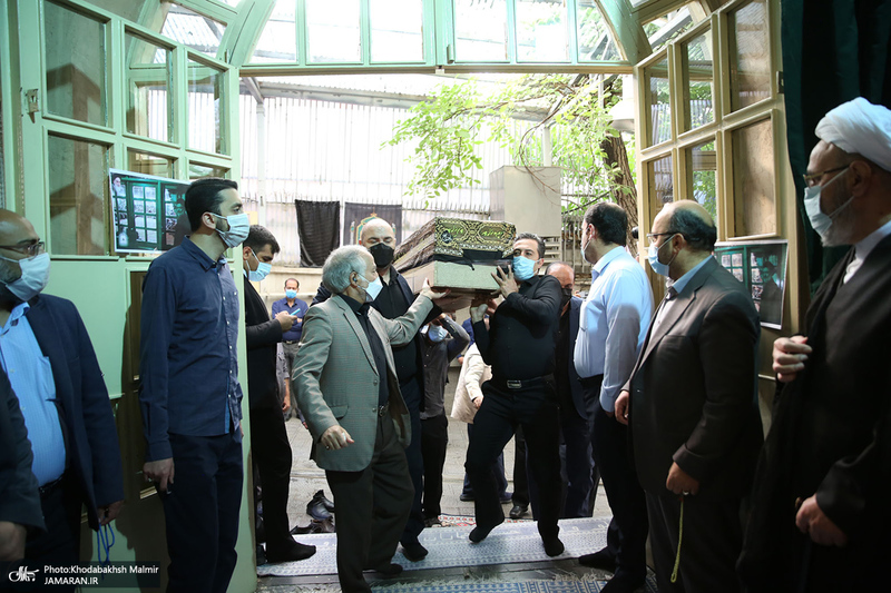 مراسم تشییع حجت الاسلام و المسلمین محتشمی پور در حسینیه جماران