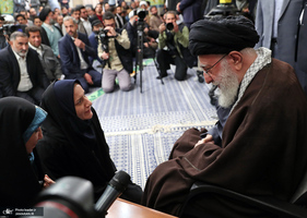 دیدار جمعی از شاعران و اهالی فرهنگ و ادب با رهبر معظم انقلاب