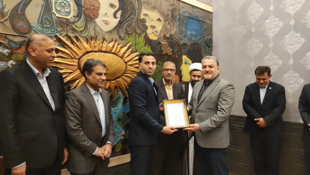 از مدیر و کارکنان هتل هما بندرعباس برای خدمت‌رسانی به آسیب‌دیدگان جنگ تقدیر شد