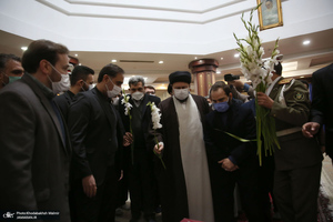 وداع با پیکر مطهر شهید محسن فخری زاده در حرم امام خمینی(س)