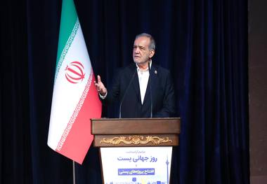 پزشکیان: شبکه پستی ابزار تحقق عدالت در توزیع خدمات کشور است / شناسایی دقیق محل سکونت و نیازهای مردم، مبنای هدفمندسازی یارانه‌ها و خدمات عمومی / تأکید بر بهره‌گیری از داده‌های مکانی و هوش مصنوعی برای توزیع عادلانه منابع و حمایت بیشتر از اقشار نیازمند