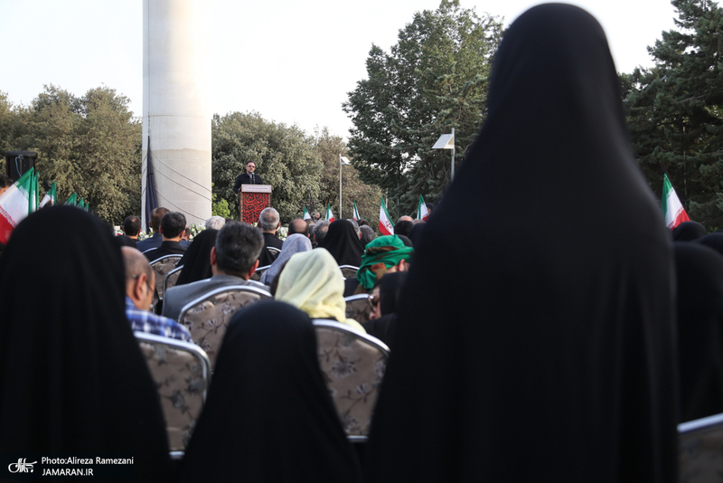 مراسم اهتزاز بزرگترين پرچم عزاداری در تهران