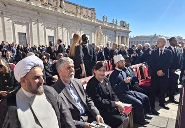 بی توجهی وزیر فرهنگ ایران به ترامپ در مراسم تشییع پاپ فرانسیس
