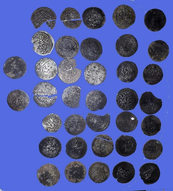 37 قطعه سکه ایلخانی در ایلام کشف شد