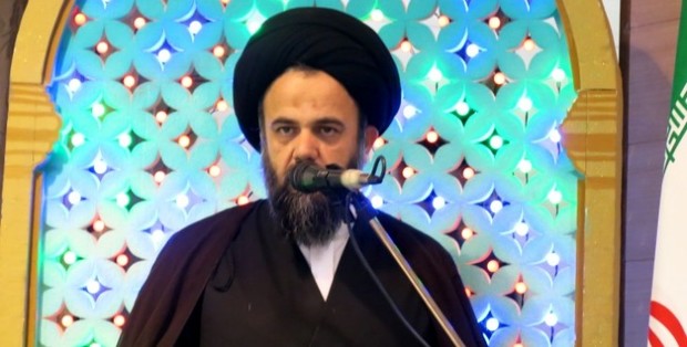 امام جمعه آران و بیدگل: نظارت بر فضای مجازی باید افزایش یابد