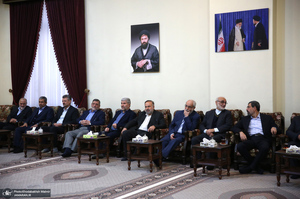 تجدید میثاق رئیس و جمعی از اعضای مجمع تشخیص مصلحت نظام با آرمان‌های امام خمینی (س)-2