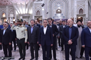 تجدید میثاق مدیرعامل و کارکنان سازمان بنادر و دریانوردی با آرمان های حضرت امام (س)