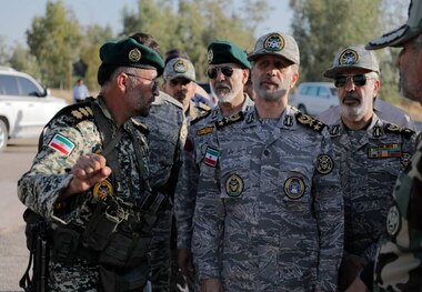 فرمانده کل ارتش: به هر شرارتی با قاطعیت پاسخ خواهیم داد/ روحیه همرزمان ما در مرزهای کشور بسیار خوب است