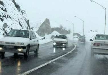 بارش برف و لغزندگی جاده کرج - چالوس