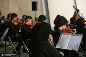 اجرای ارکستر سمفونیک تهران در برج آزادی