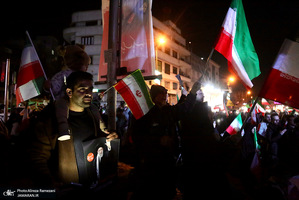 تجمع مردمی در میدان انقلاب اسلامی تهران