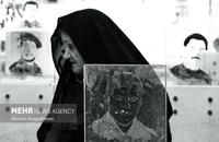 مادران شهدای دفاع مقدس هنوز با یاد و خاطره فرزندانشان زندگی می‌کنند (4)