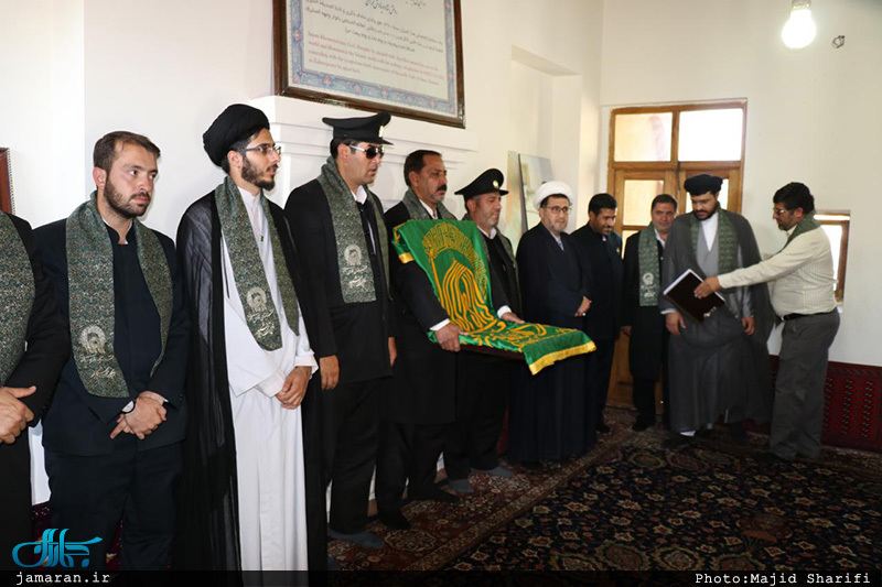 حضور کاروان زیر سایه خورشید در بیت تاریخی امام(س) در خمین