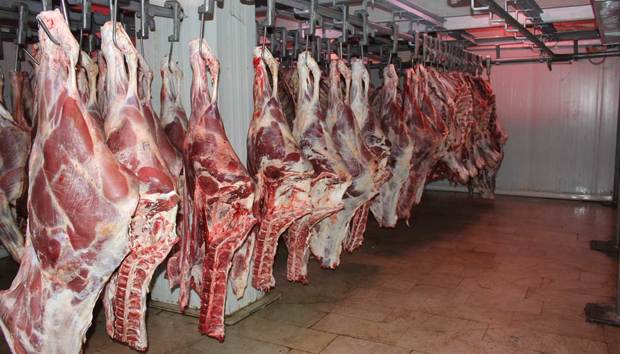 15 هزار تن مازاد تولید گوشت در اردبیل داریم