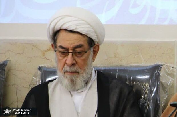 روایت مدیر مدرسه علمیه مشکات خمینی‌شهر از آتش گرفتن این مدرسه علمیه: همه چیز را آتش زدند و تقریباً چیزی باقی نگذاشتند/ هشت هزار جلد کتاب که بسیاری از آنها خطی بوده، سوخت/ گفته می‌شود 14 لیدر آنان دستگیر شده‌اند