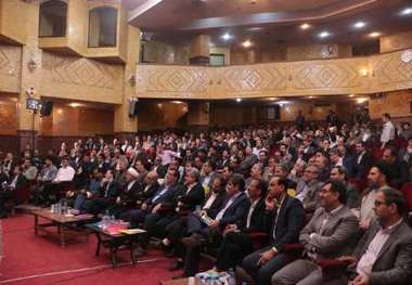 گزارشی از همایش ملی بحران دریاچه نمک و پدیده گرد و غبار در حوضه مرکزی ایران در قم