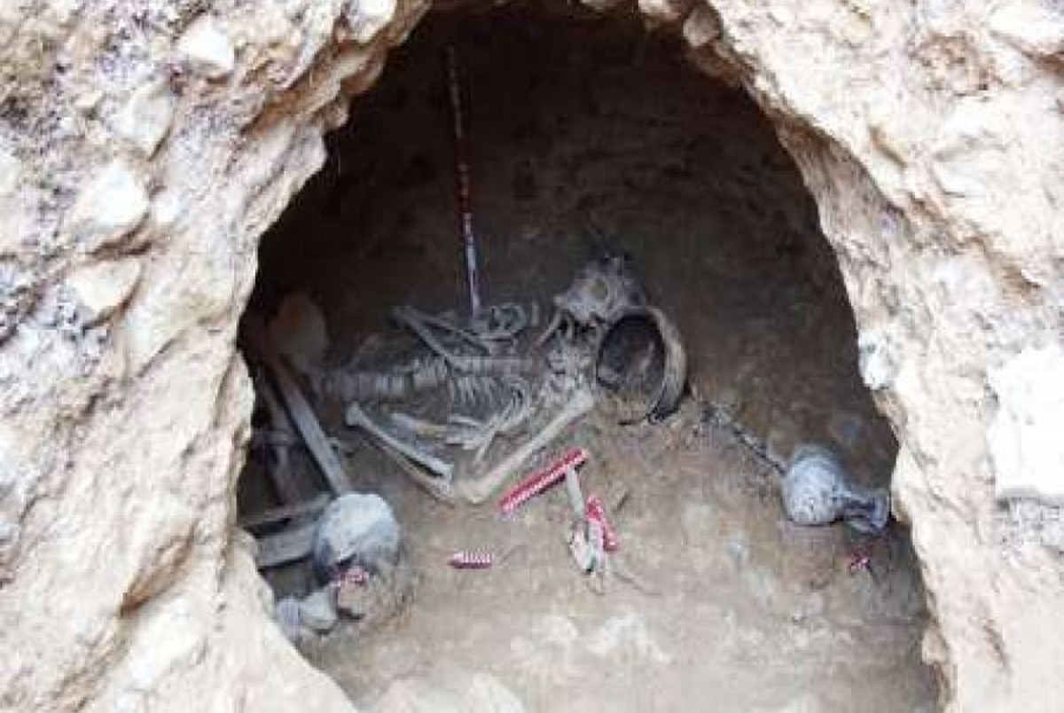 کشف 48 گور باستانی در کاوش های باستانشناسی املش