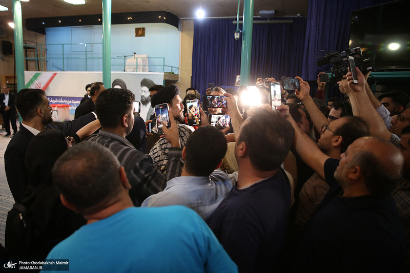 حضور سید حسن خمینی در مرحله دوم انتخابات ریاست جمهوری چهاردهم