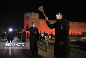 عزاداری شب چهارم محرم در مجاورت ارگ کریمخانی