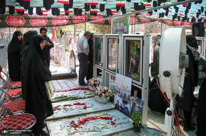 مراسم چهلمین روز شهدای جنگ تحمیلی ۱۲ روزه در قطعه 42 بهشت زهرا (س)