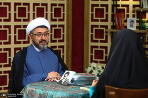 بازدید سرپرست موسسه تنظیم و نشر آثار حضرت امام خمینی(ره) از نمایشگاه کتاب