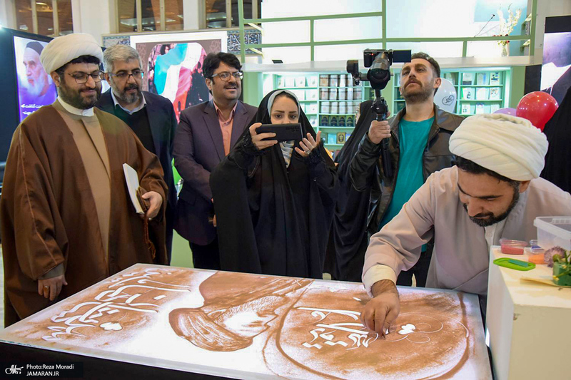 غرفه موسسه تنظیم و نشر آثار امام خمینی (س) در سی و سومین نمایشگاه بین المللی قرآن کریم-2