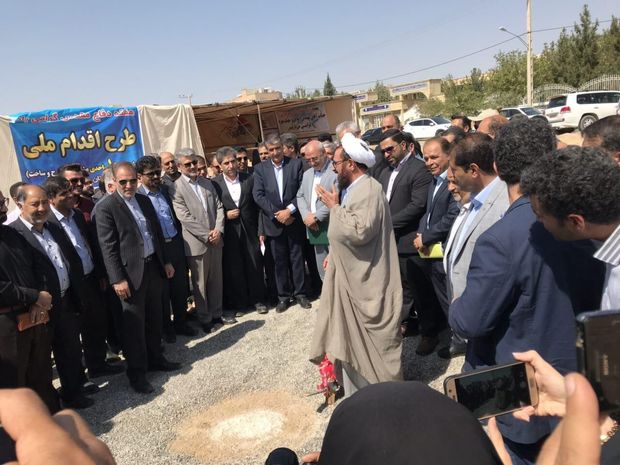 احداث ۱۰۸۰ واحد مسکونی با حضور وزیر راه در شاهین شهر اصفهان آغاز شد