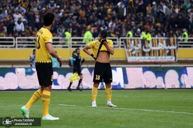 بیاتی‌نیا در واکنش به بودجه هزارو ۵۰۰ میلیاردی سپاهان برای لیگ برتر: بریز و بپاش‌ها هرسال فوتبال را ضعیف تر می‌کند/ از حرفه‌ای بودن فقط خرج کردن را بلدیم