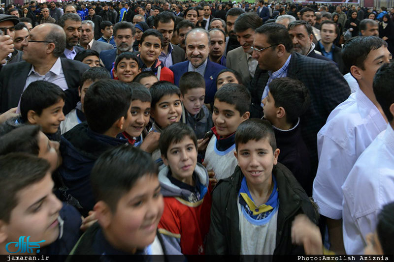 تجدید میثاق وزیر ورزش و جوانان و جمعی از ورزشکاران با آرمان های حضرت امام(س) 