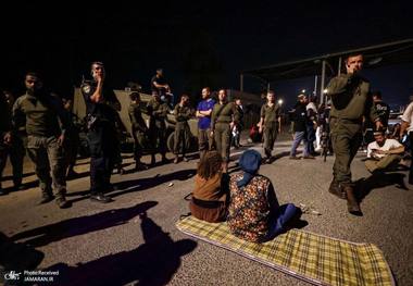 شهرک‌نشینان اسرائیلی مانع ورود کامیون‌های آرد به غزه شدند + عکس ها