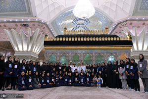 تجدید میثاق تیم های جشنواره ورزشی کارکنان و خانواده های نیروی دریایی با امام خمینی (س)