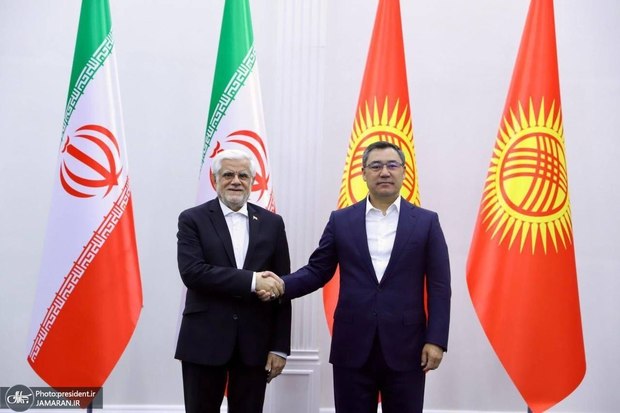 دیدار معاون اول رئیس جمهور با رئیس جمهور قرقیزستان/ عارف: همکاری و همبستگی کشورهای منطقه به بالارفتن ضریب امنیت در مقابل تهدیدات خارجی کمک می کند/ صدر جباروف: قرقیزستان می تواند با کمک ایران به آب های آزاد دسترسی داشته باشد