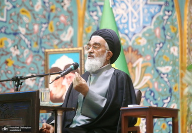 سعیدی، امام جمعه قم: در اسرائیل تظاهر کنندگان تصویر رهبر معظم انقلاب را حمل کردند و شعار دادند ما را از دست نتانیاهو نجات دهید