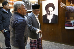 بازدید جمعی از مهمانان شرکت کننده رویداد بین المللی جایزه جهانی امام خمینی از جماران