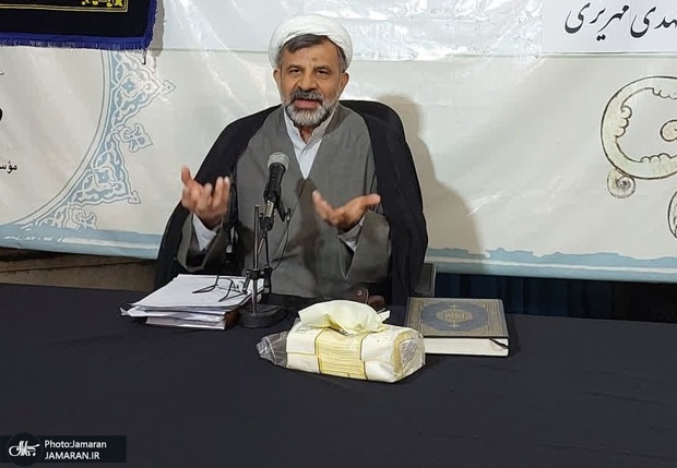 مهدی مهریزی مطرح کرد: پیامبر(ص) حضور اجتماعی زن یا خروج او از منزل را ممنوع نکرده است