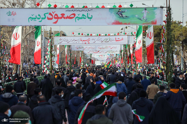 مراسم چهل و چهارمین سالروز پیروزی انقلاب اسلامی در سراسر کشور/ رئیس جمهور: نگاه پدرانه رهبری در دستگاههای اجرایی دنبال می‌شود