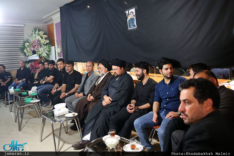 حضور سید حسن خمینی در منزل مرحوم مجید نائینی پیشکسوت فوتبال